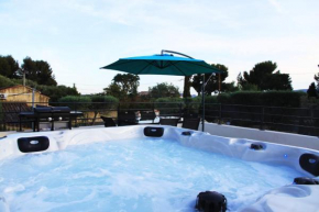 APPARTEMENT T3 grande terrasse et JACUZZI privatif